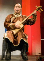 Ayan-ool Sam playing the doshpuluur in Prague