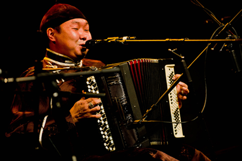 Bady-Dorzhu Ondar plays the bayan