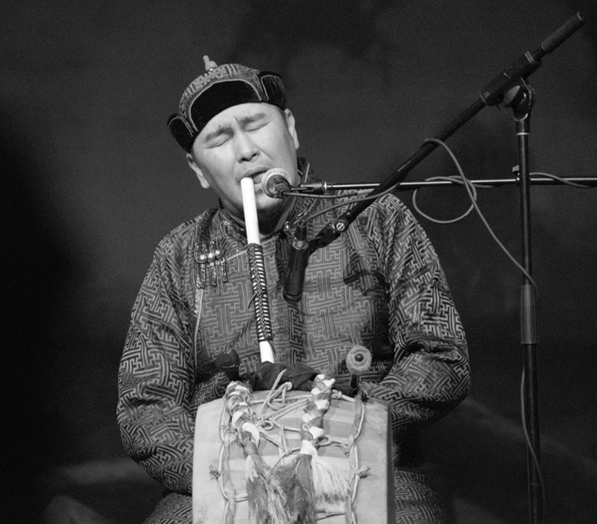 Ayan Shirizhik plays the shoor